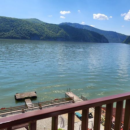 Casa Ana Serena Ieşelniţa Esterno foto