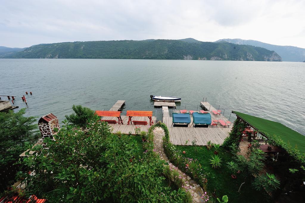 Casa Ana Serena Ieşelniţa Esterno foto