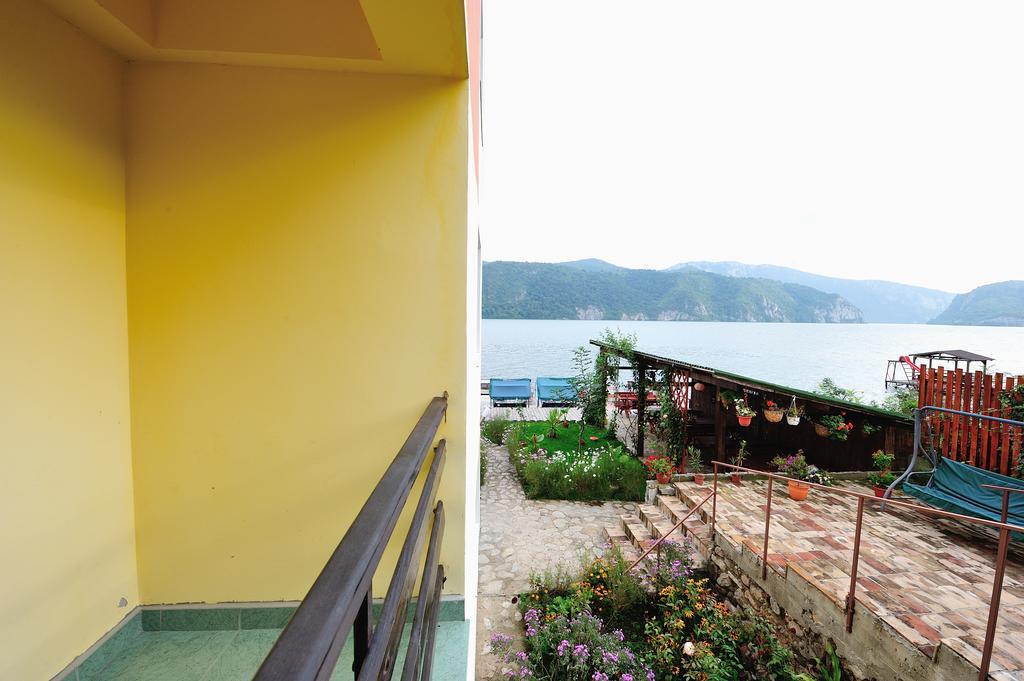 Casa Ana Serena Ieşelniţa Esterno foto