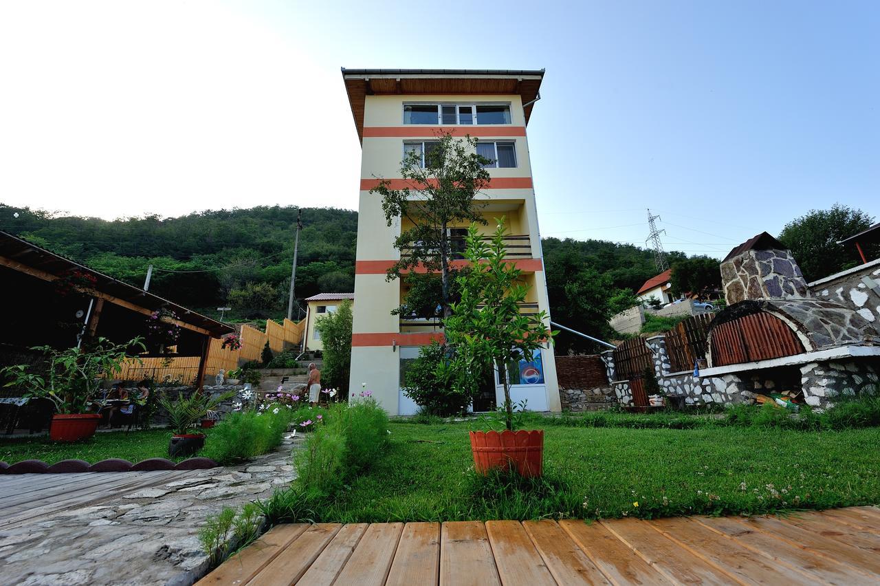 Casa Ana Serena Ieşelniţa Esterno foto
