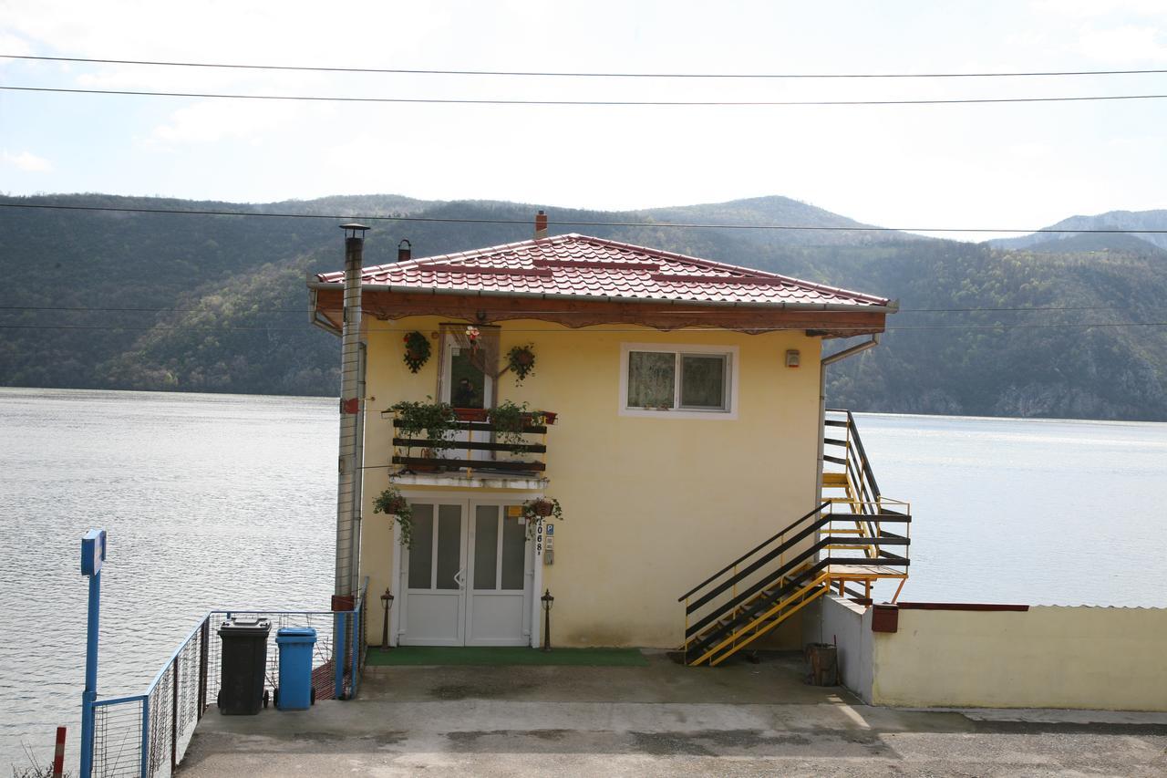 Casa Ana Serena Ieşelniţa Esterno foto