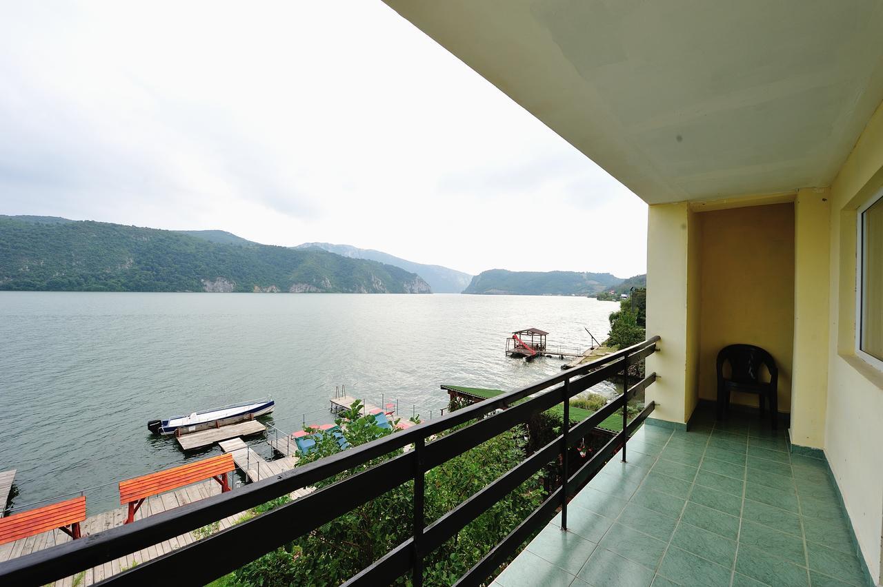 Casa Ana Serena Ieşelniţa Esterno foto