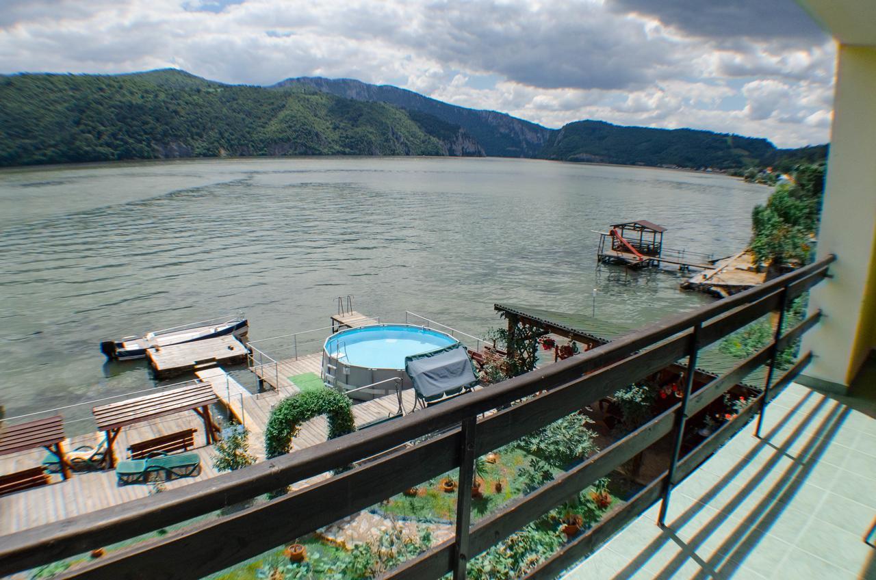 Casa Ana Serena Ieşelniţa Esterno foto