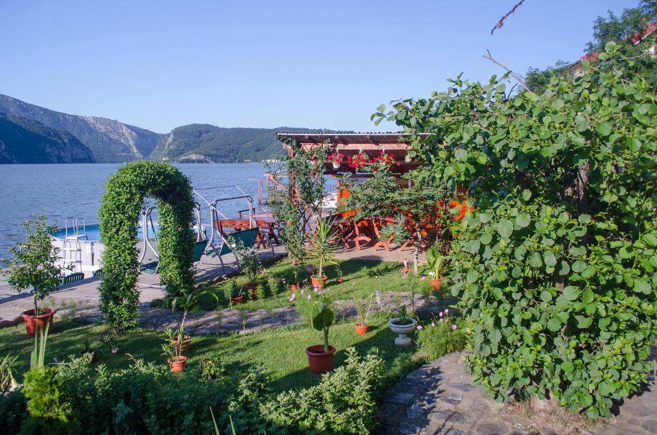 Casa Ana Serena Ieşelniţa Esterno foto