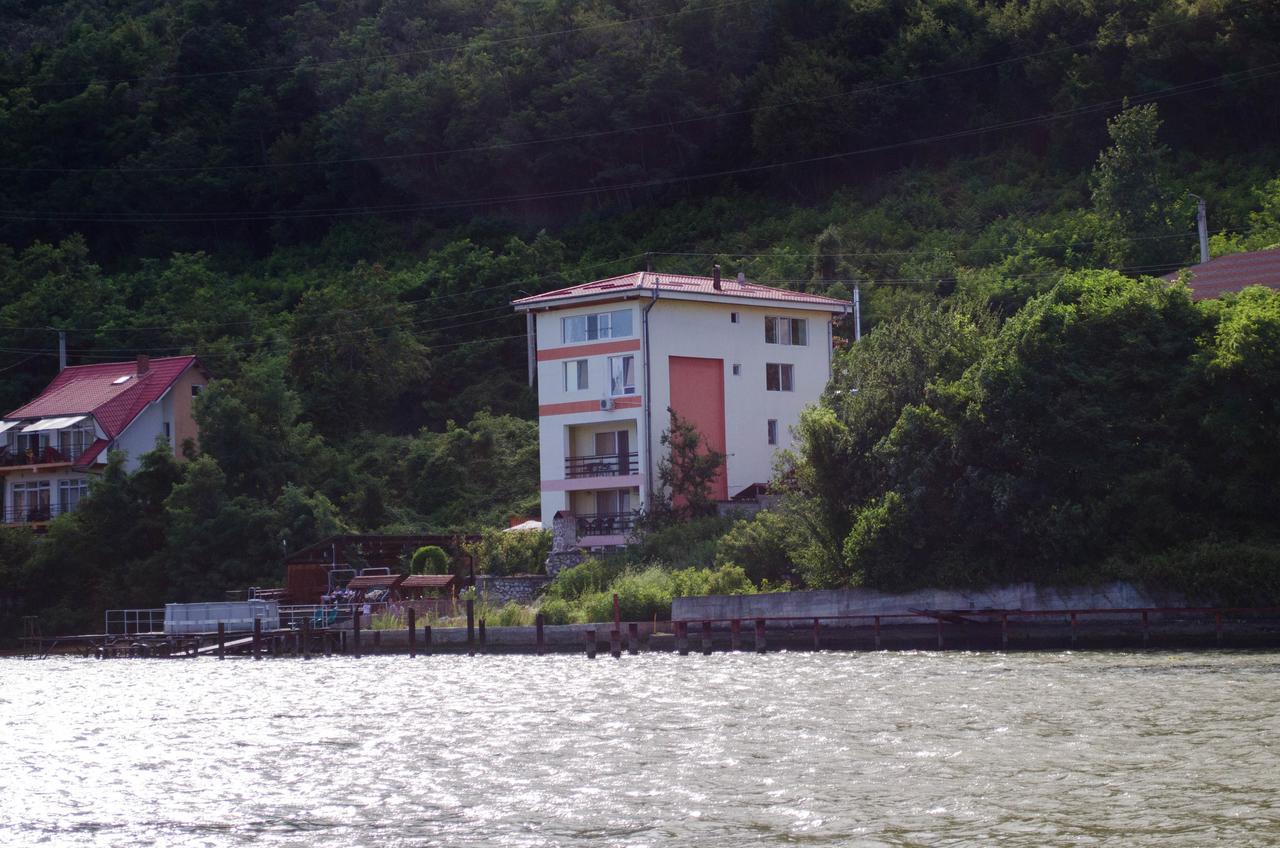 Casa Ana Serena Ieşelniţa Esterno foto