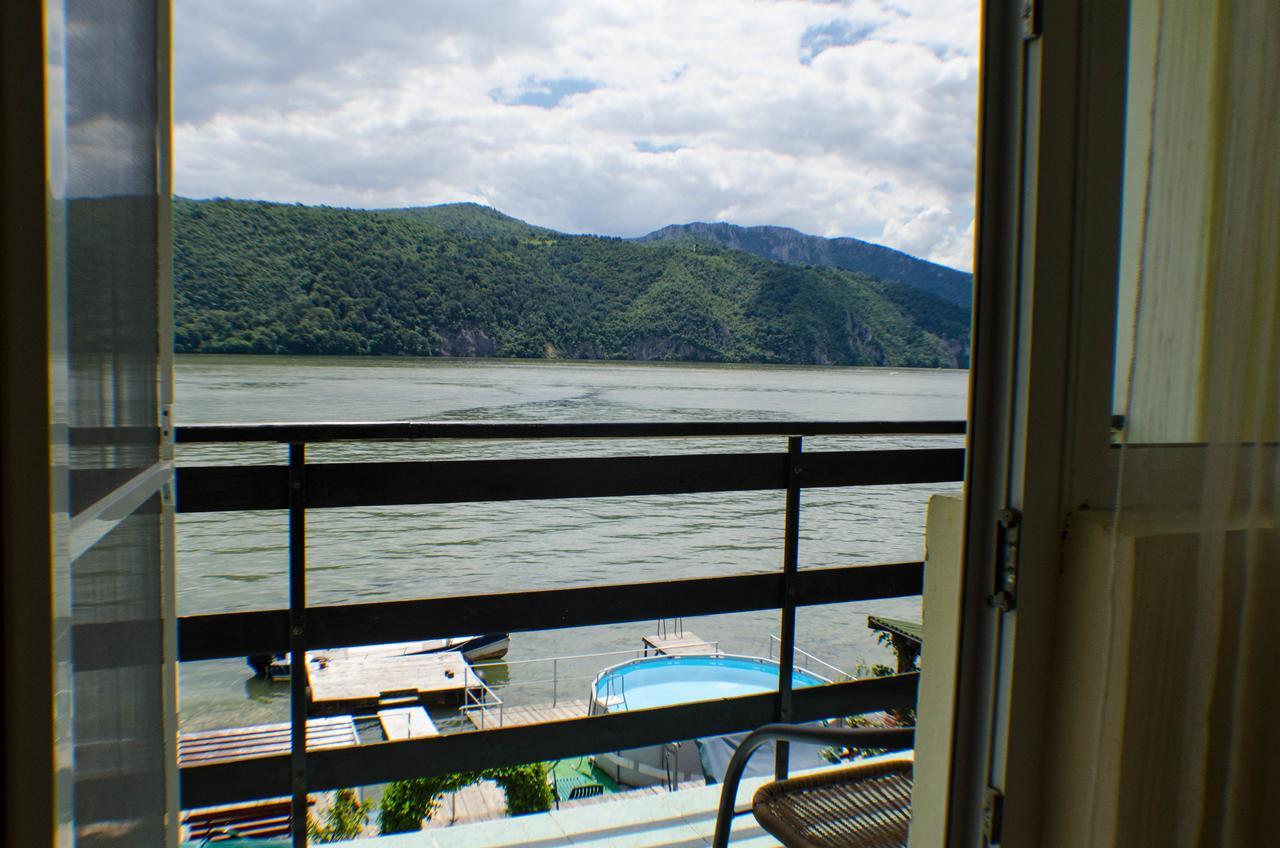 Casa Ana Serena Ieşelniţa Esterno foto