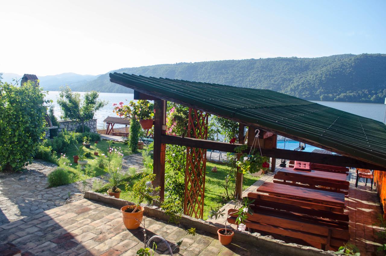 Casa Ana Serena Ieşelniţa Esterno foto