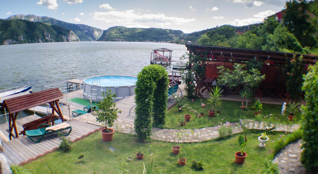 Casa Ana Serena Ieşelniţa Esterno foto