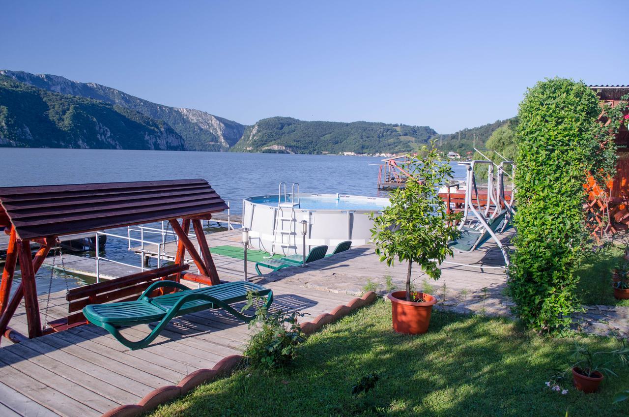 Casa Ana Serena Ieşelniţa Esterno foto