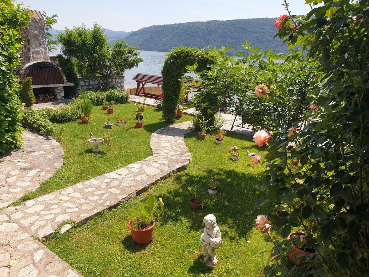 Casa Ana Serena Ieşelniţa Esterno foto